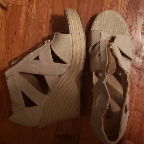 Mossimo - Picture 2 of 2